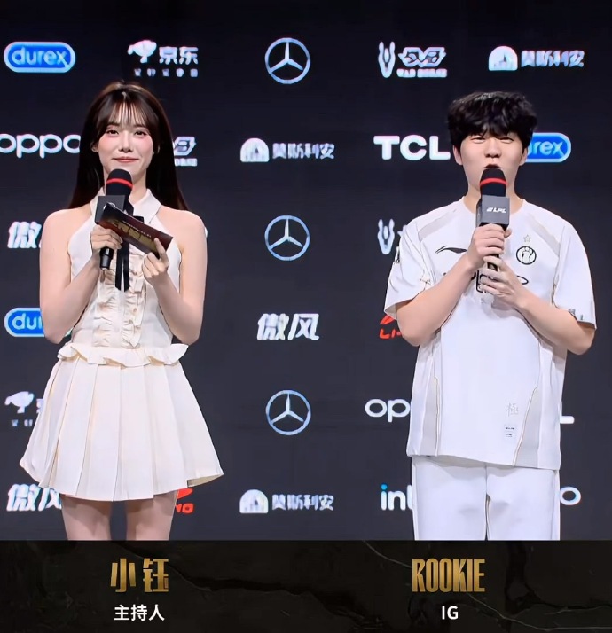 Rookie（宋义进）官宣和小钰分手